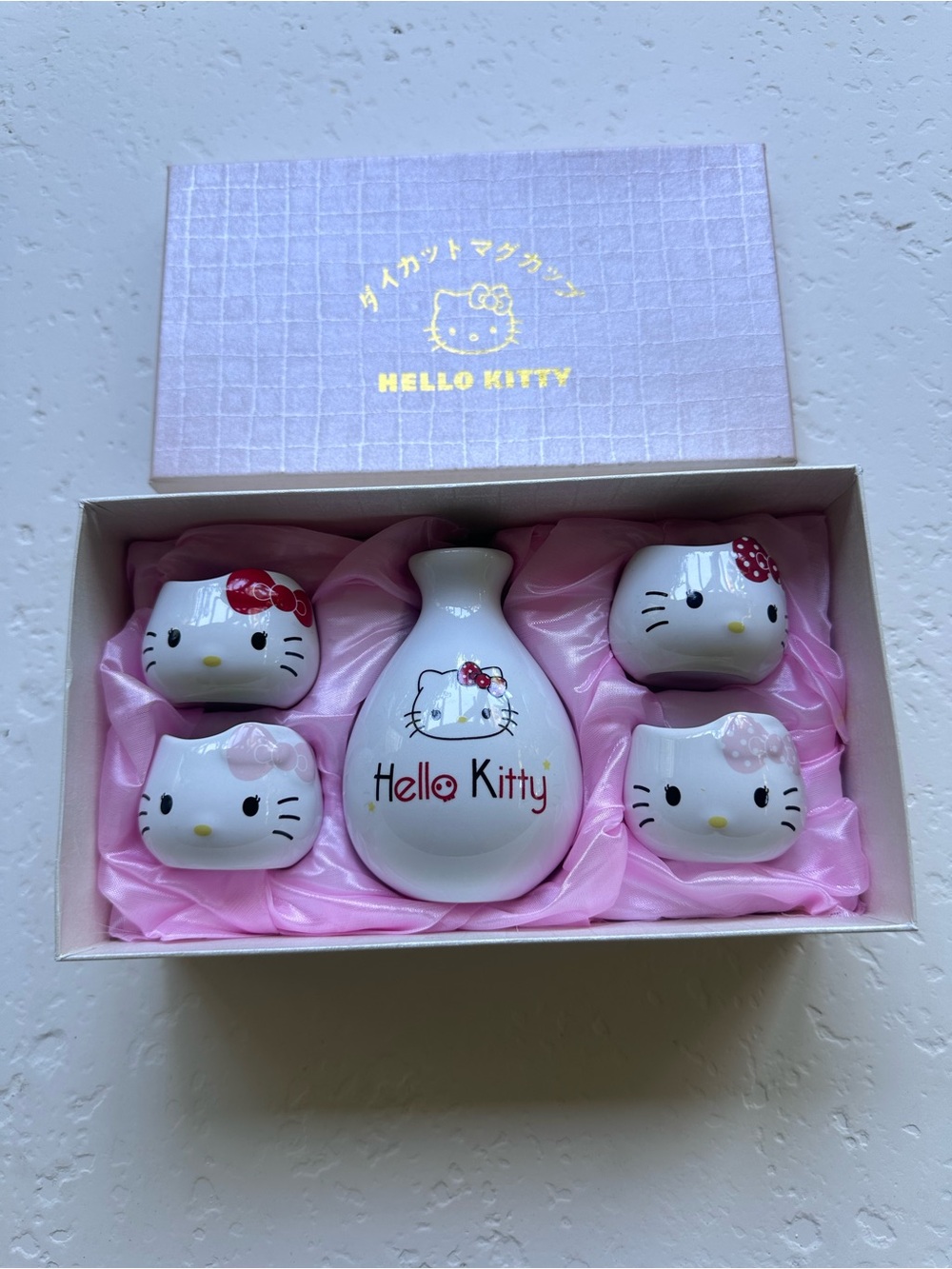 Hello Kitty Sake Set - Picture 2 of 7